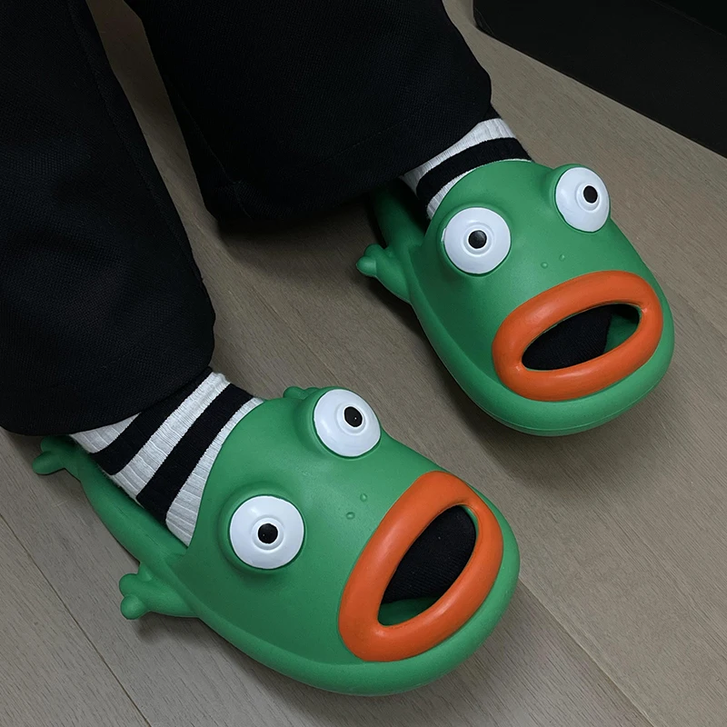 Comwarm Women's Slippers Interest Green Frog Slippers Outdoor Beach Shoes Home Soft Soled Slippers Cute Cartoon Frog Shoes Mules