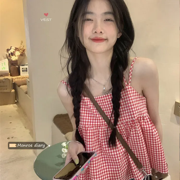 

Sweet and cute lattice suspender vest for women in summer, a sense of design, niche loose ins sleeveless puffy top