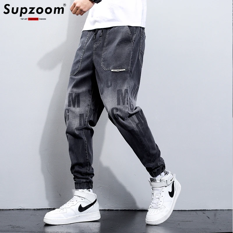 

Supzoom 2022 New Arrival Hot Sale Fashion Letters Print Light Jeans Men Abstract Pattern Casual Ethnic Motifs Denim Four Seasons