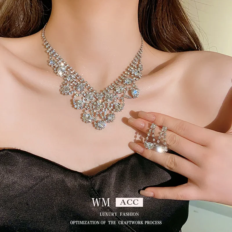 Geometric Waterdrop Fringed Necklace with Diamonds Elegant Fashionable Lockbone Chain European and American Light Luxury High-En