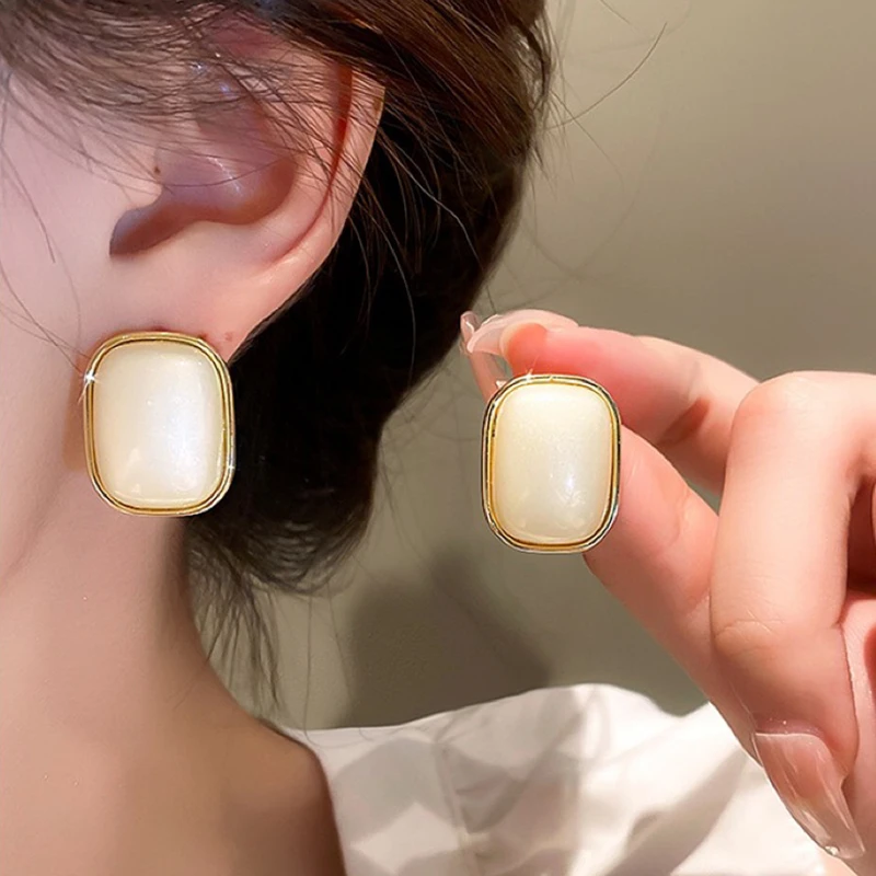 

Beige Acrylic Square Stud Earrings Vintage French Romantic Love Heart Women's Earrings 2023 new trend Ear Accessories aretes