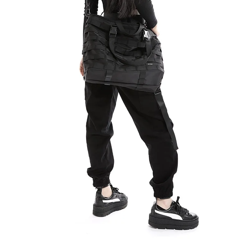 Модные простые сумки в стиле панк с перекрестными вставками вместительная