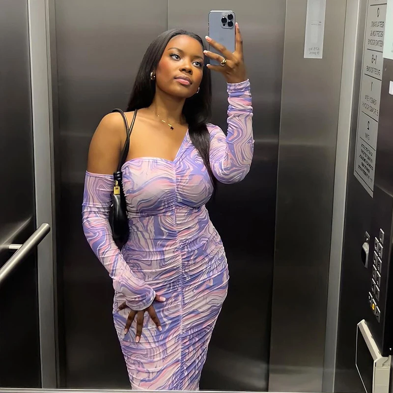 

2022 Autumn New Fashionable Oblique Collar Sexy Pleated Bag Hip Print Long Sleeved Mid Length Pullover Dress Women