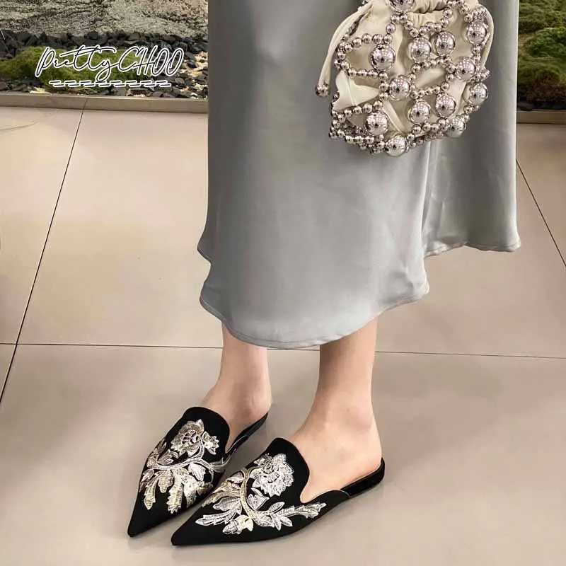 Женские туфли на плоской подошве