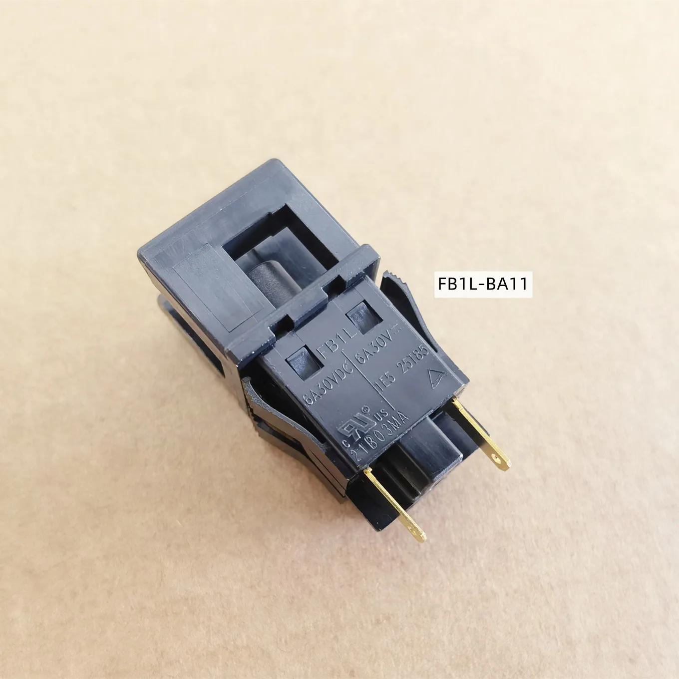 

Оригинальный новый 100% FB1L-BA11 кнопочный выключатель питания 6A30VDC