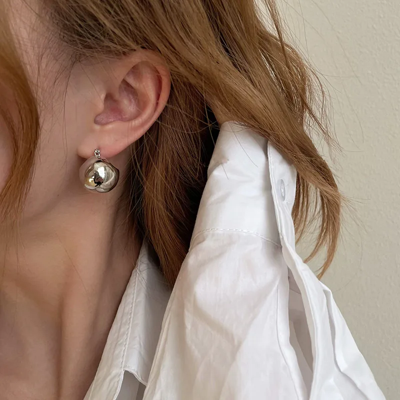 

Новые трендовые индивидуальные простые элегантные Серебристые золотистые металлические серьги в форме шара для женщин корейские модные серьги ювелирные изделия для ушей в подарок