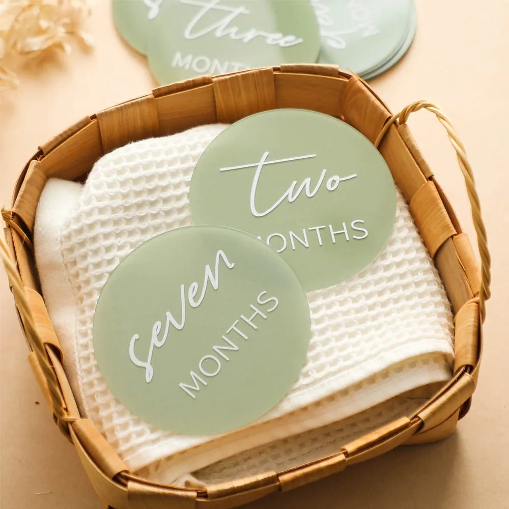 

Green Acrylic Baby Milepost For 0 to 12 Months Baby can grasp New Born Baby Accessories Newborn Photography Accessories