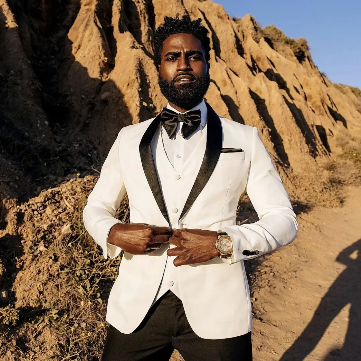 

Мужской костюм из трех предметов, белый блейзер, жилет, черные брюки, приталенный пиджак, свадебный смокинг для жениха, Лучший мужской костюм, официальный высококачественный комплект