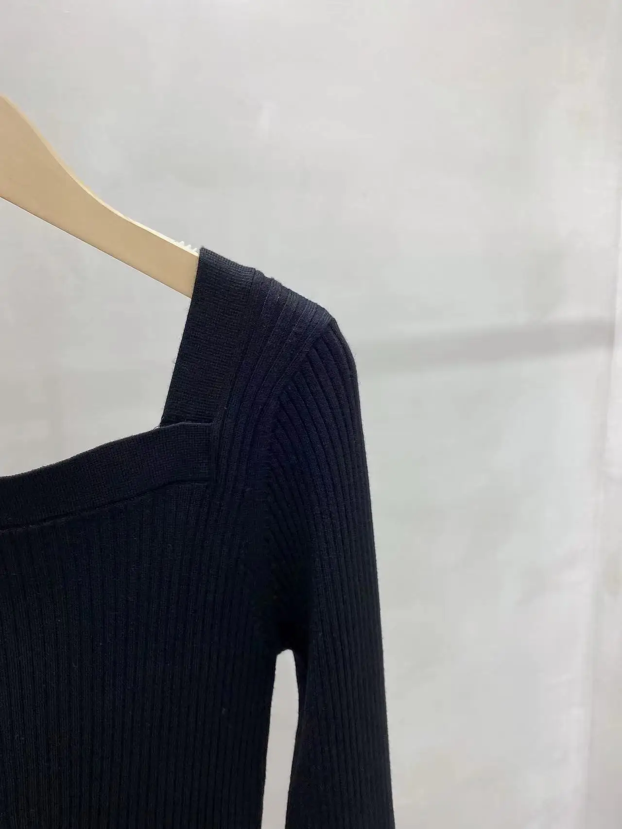 

Женский трикотажный пуловер с квадратным вырезом и длинным рукавом, осень 2022