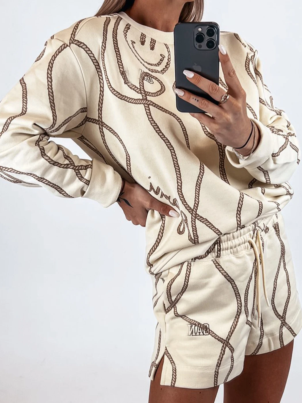 

Jyate Chain Graphic Streetwear Sweatshirt 2022 Women Winter Autumn Cotton Short Sleeve Fashion Casual Rock Punk Cool Top Female