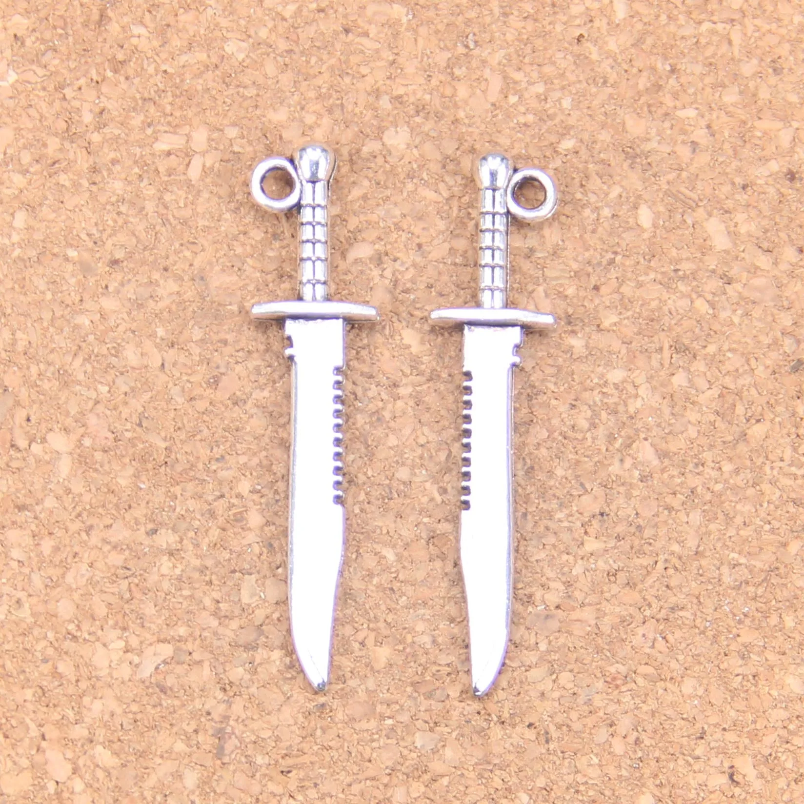 16 шт. Подвески в виде меча 43x2 0 мм