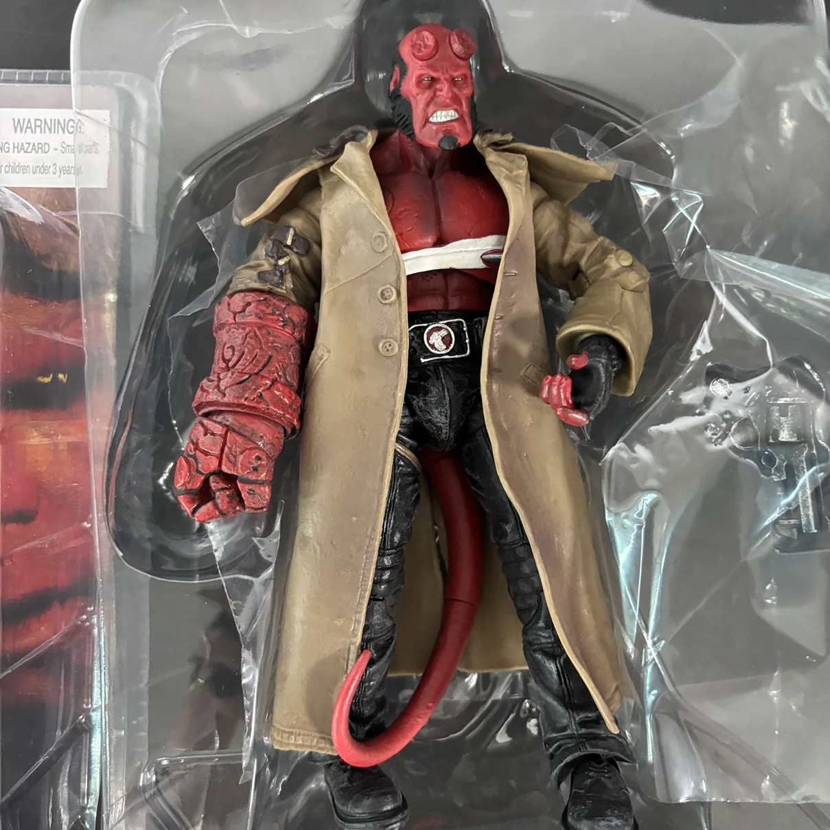 Фигурка Mezco Hellboy, 7-дюймовая подвижная игрушечная модель в подарок (art.: 3920d45f01e02) - 3920d45f01e02