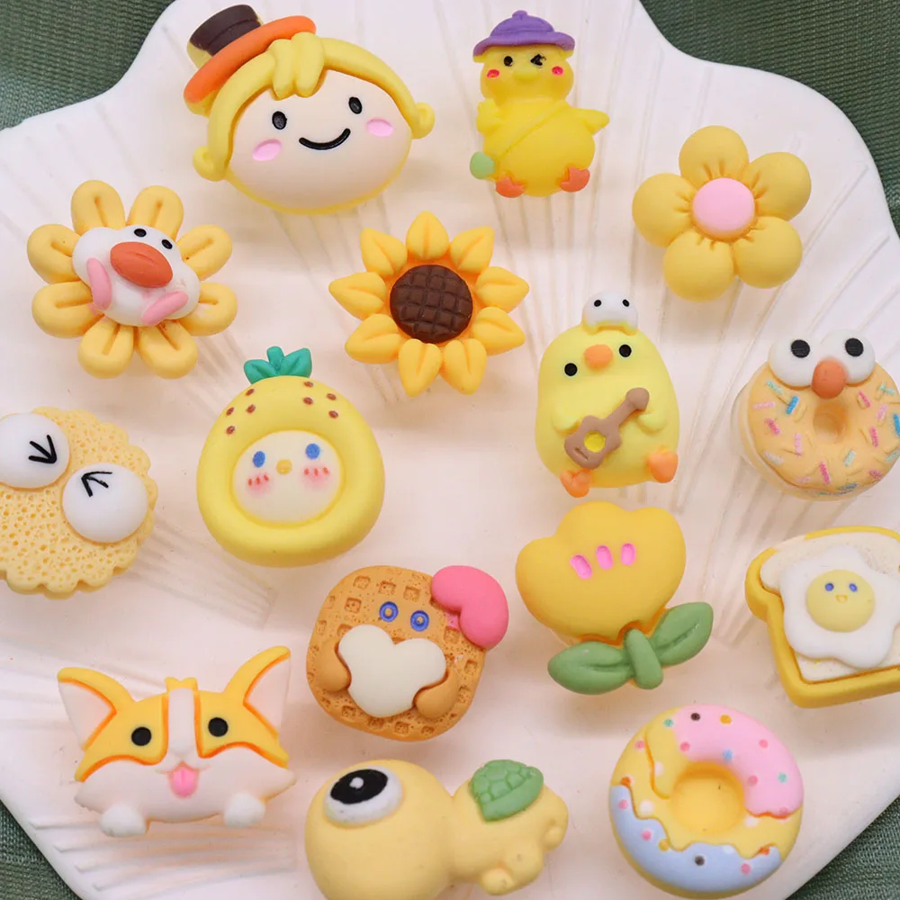 

Mix 50PCS Resin Buckle Clog Biscuit Flower Turtle Dog Pear Chicken Croc Jibz Fit Wristbands Garden Shoes Button Decorations