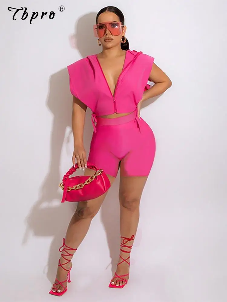 Женский комплект из двух предметов рубашка с капюшоном и шорты боковой завязкой