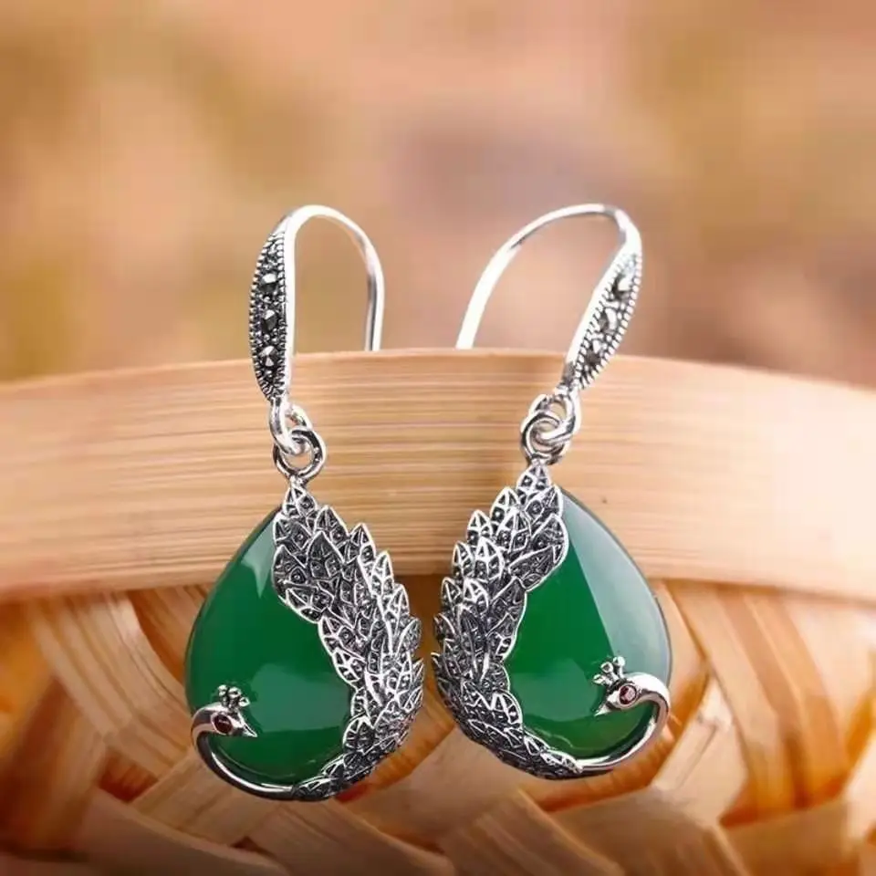 

Retro Style Peacock Inlaid Green Natural Stone Earrings Femininity Elegant High End Court Style Ball Banquet Jewelry Accessories