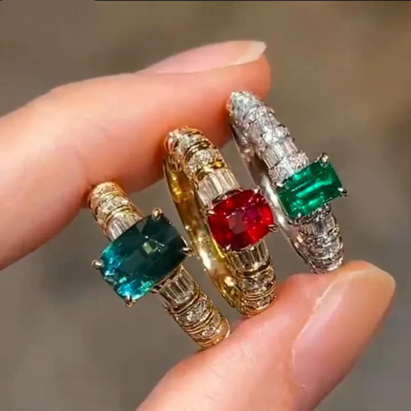 Женское Винтажное кольцо со змеиным камнем