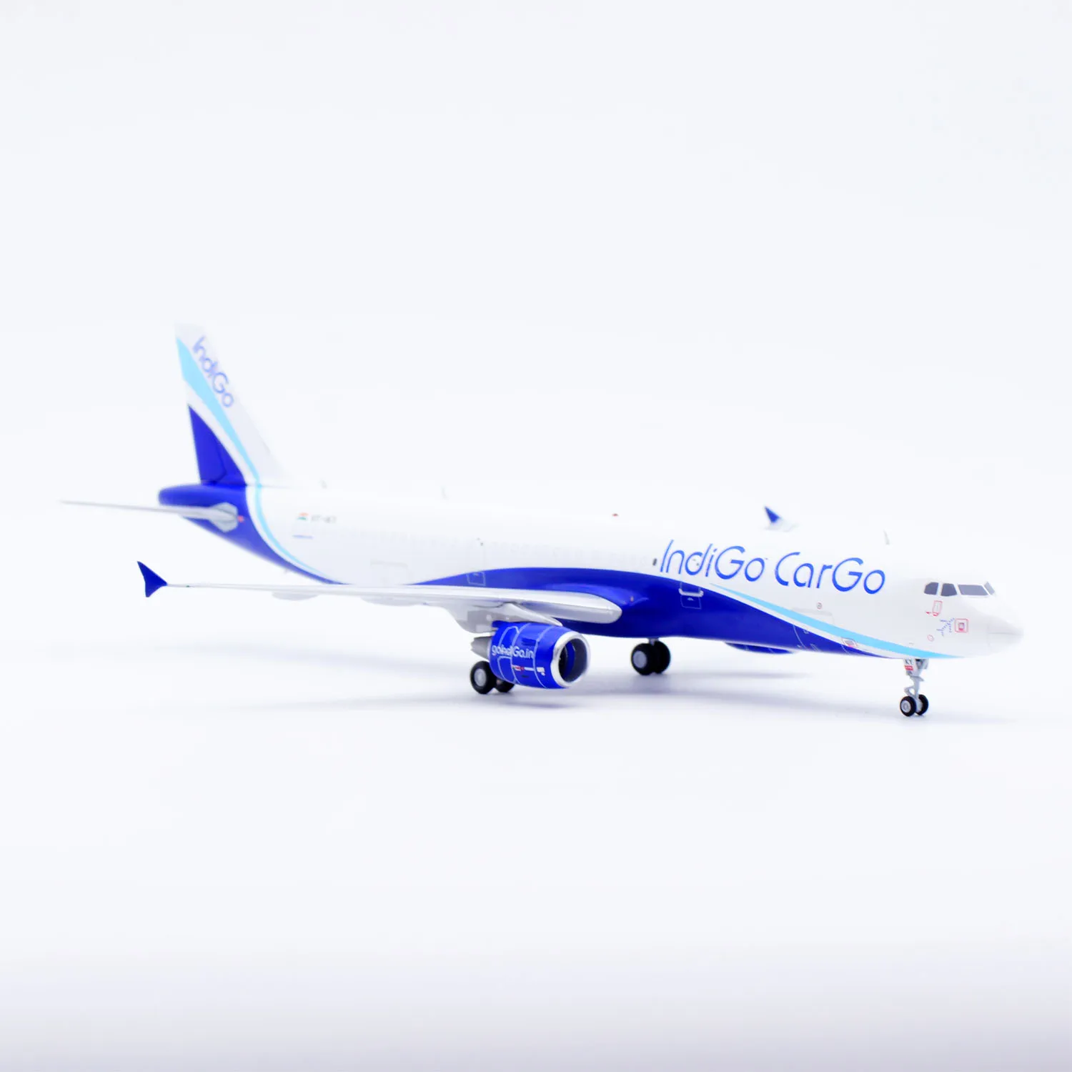 Фото Коллекционная модель самолета из сплава XX20594 JC Wings 1:200 Indigo Cargo Airbus A321(P2F) VT-IKY, литая под давлением, с подставкой №4