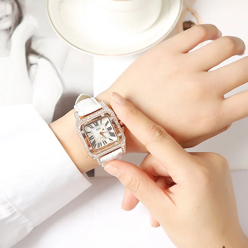 

Nieuwe Mode Horloge Junior High School Studenten Jeugd Wijn Vat Vierkante Riem Dames Quartz Eenvoudige Trend Horloge
