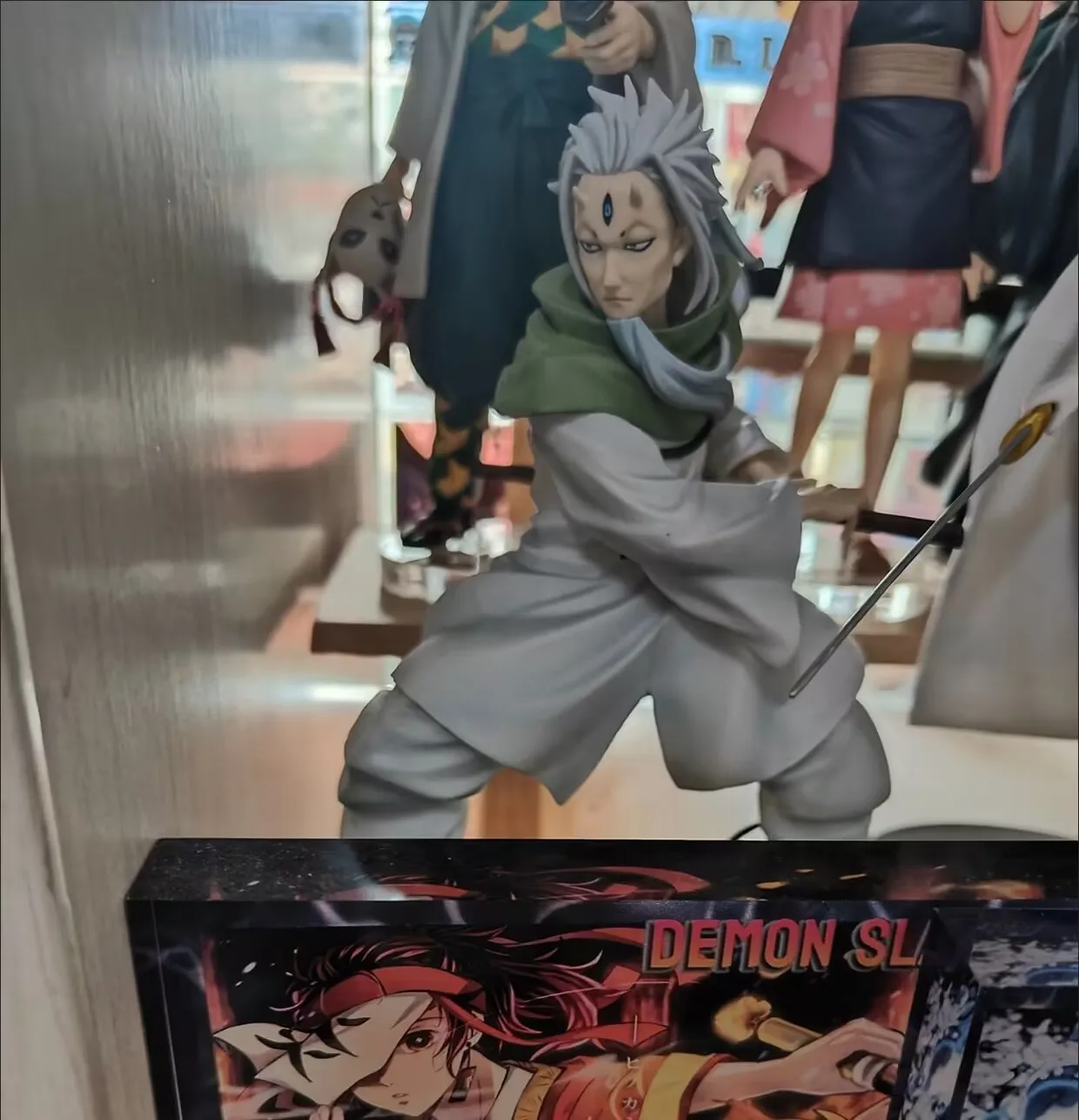 Фото Оригинальная фигурка Bandai Banpresto Otherworlder Vol 12: That Time I Got Reincarnated As A Slime - Хакуро Темпест, модель игрушки №1