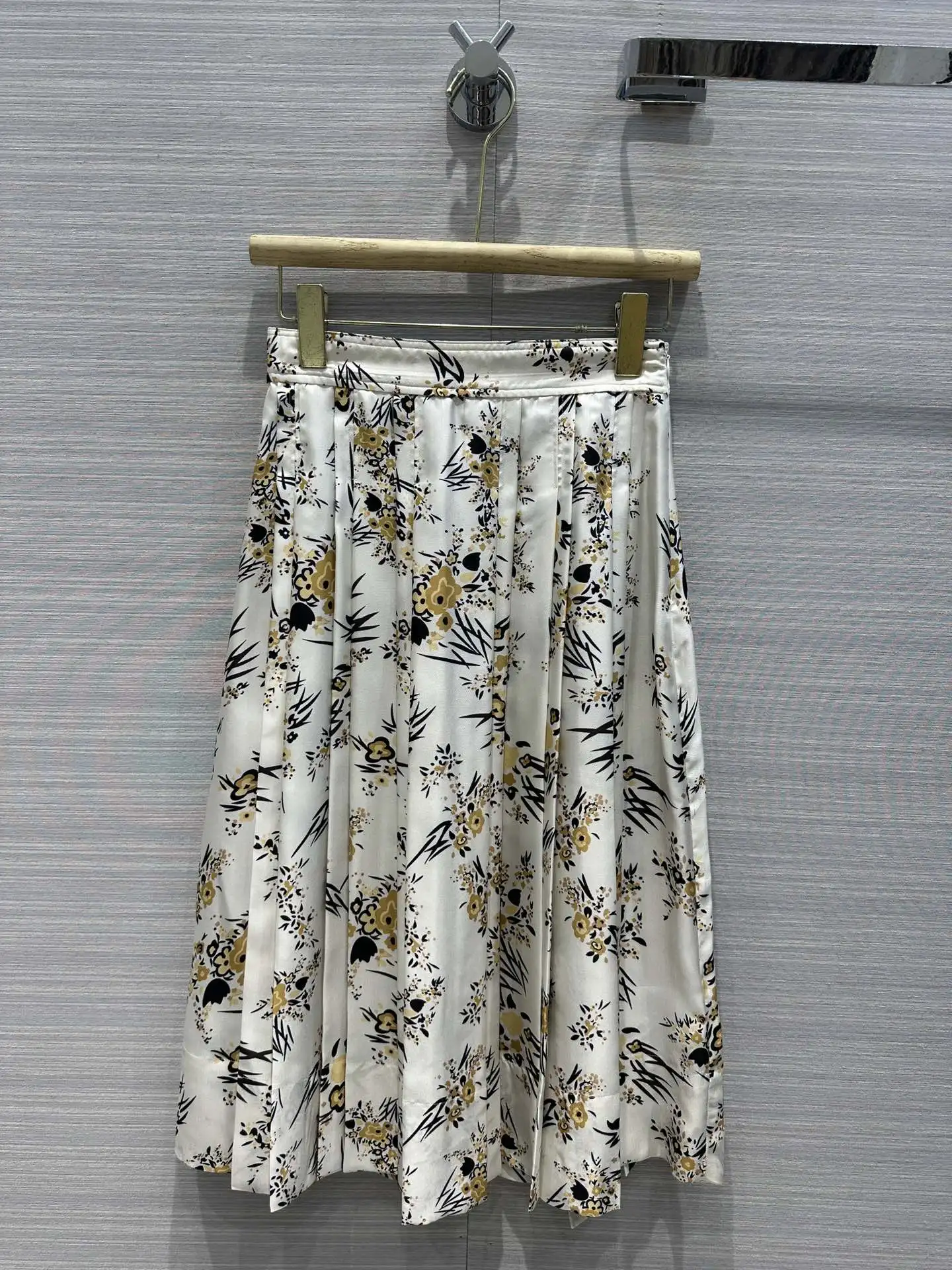 

2023 Spring/Summer Exclusive Printed Silk Twill Pleated Long A-line Skirt midi dress woman dress