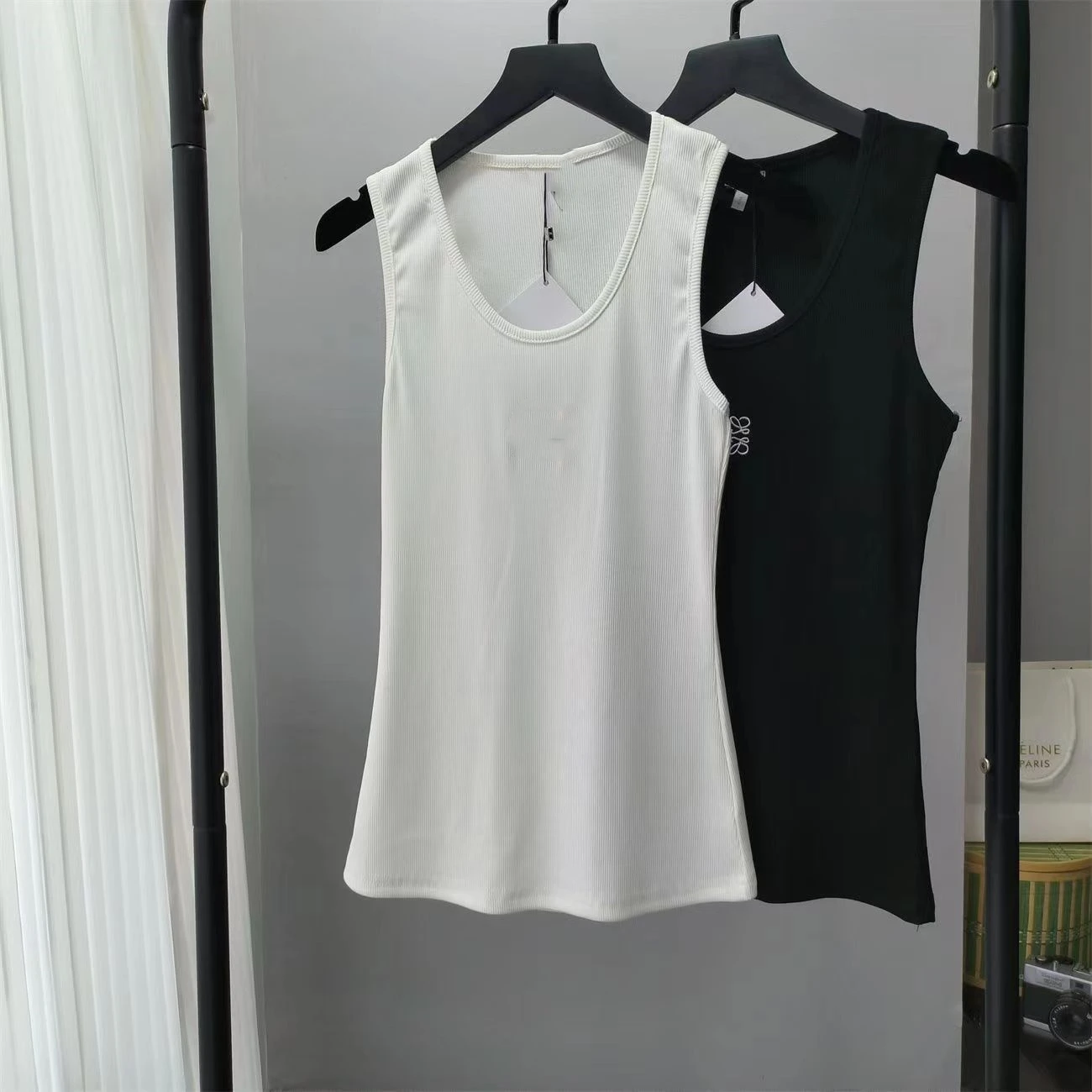 

Женский трендовый топ с вышивкой, 2023, стильный топ без рукавов из чистого хлопка, модный топ с удовольствием