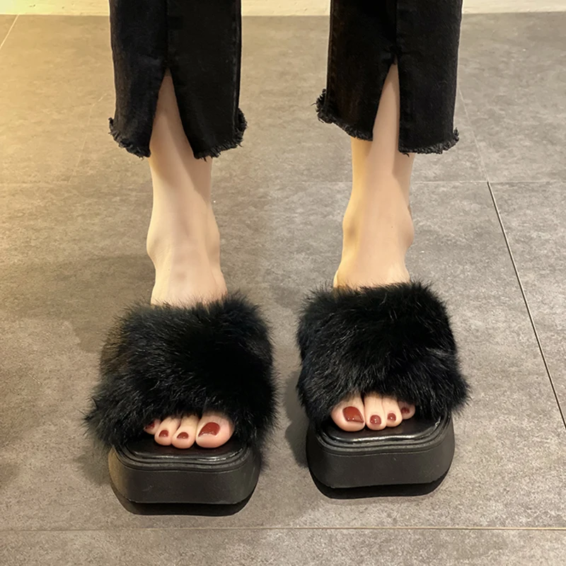 

Сланцы женские на средней платформе, роскошные мягкие плюшевые шлепанцы из искусственной кожи, тапки на толстой подошве, повседневная обув...