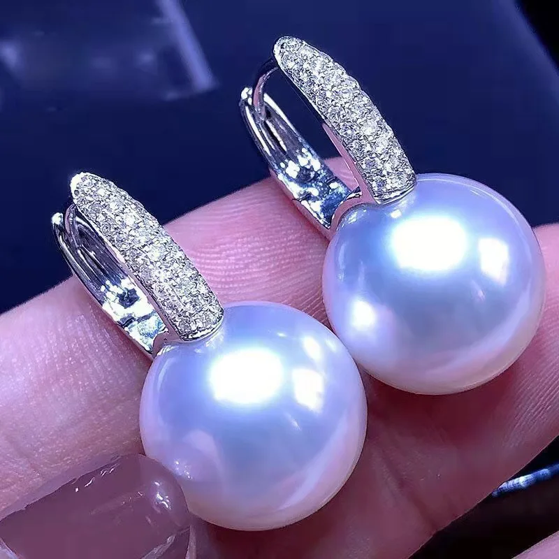 

Серьги-подвески с белым жемчугом и морской жемчужиной