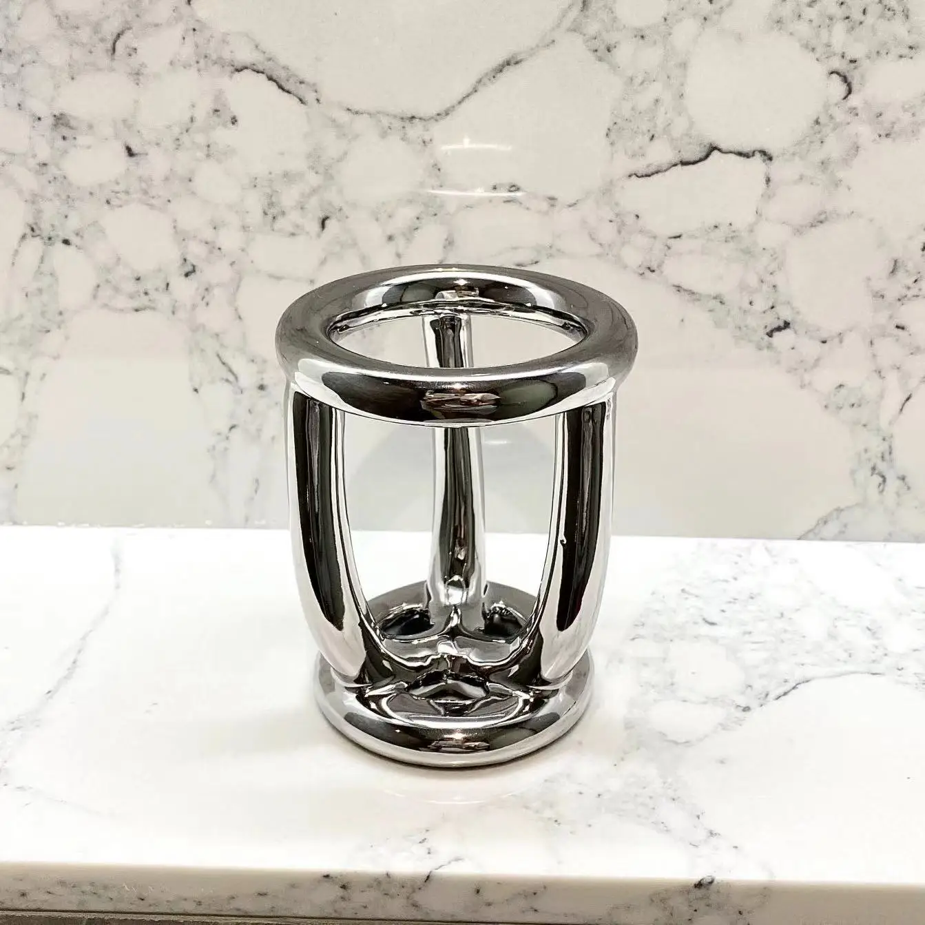 

Керамический держатель для зубных щеток в скандинавском стиле