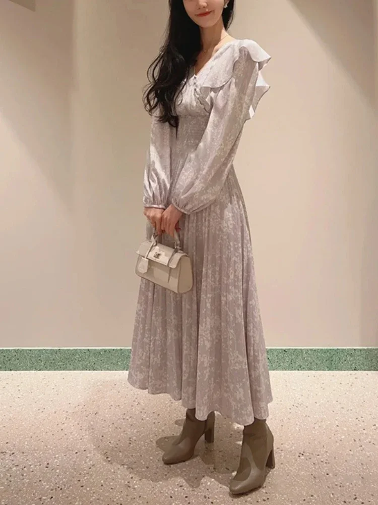 Женское плиссированное платье с цветочным принтом весеннее оборками и V-образным