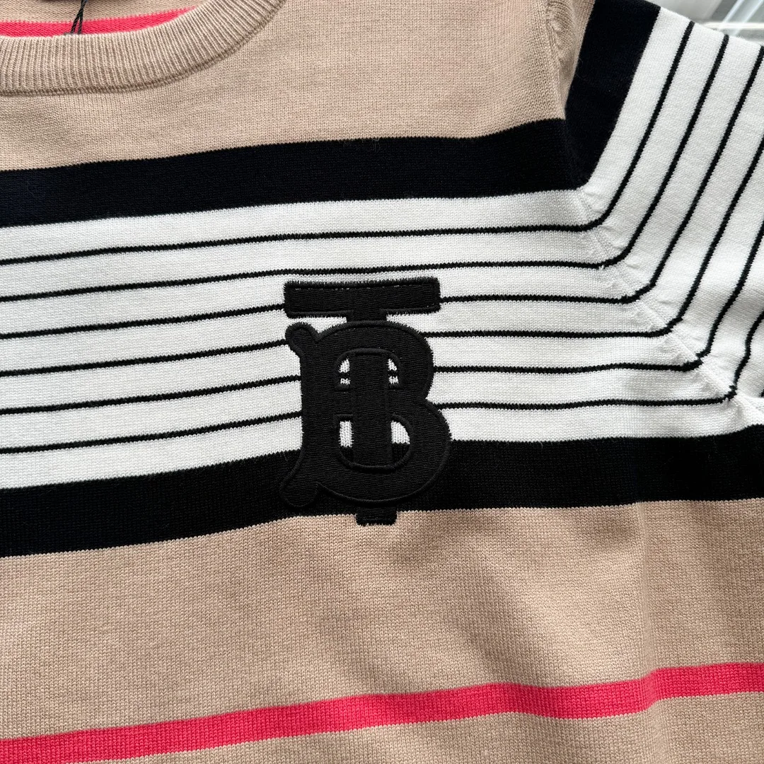 свитер BURBERRY Вязаный парный с круглым вырезом мягкий приятный на ощупь и очень