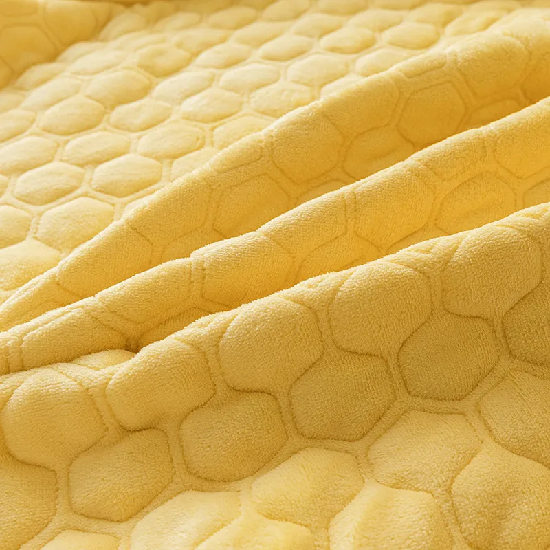Зимний матрас утолщенное молочно-бархатное покрывало для кровати наволочка