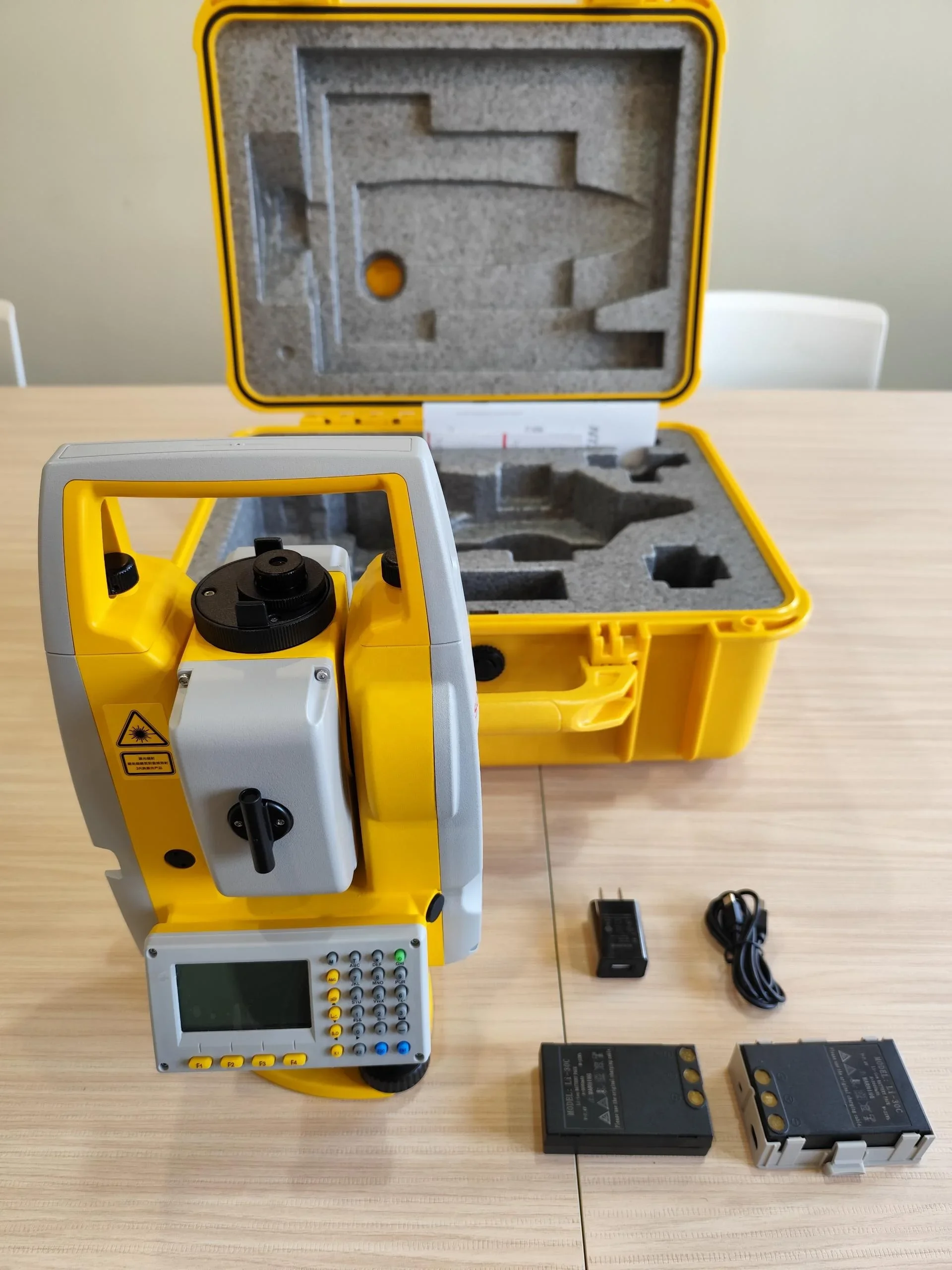 Новый тахеометр South NTS-332R10 высокоточный 2-дюймовый без призм 1000 м