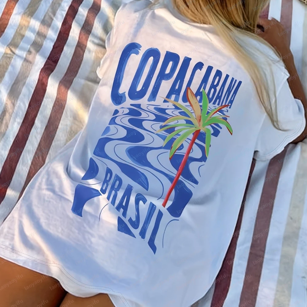 Фото Женская футболка Copacabana с принтом тропической кокосовой пальмы (Бразилия) – незаменимая вещь для пляжного отдыха, стильная одежда для прогулок и пляжа №1