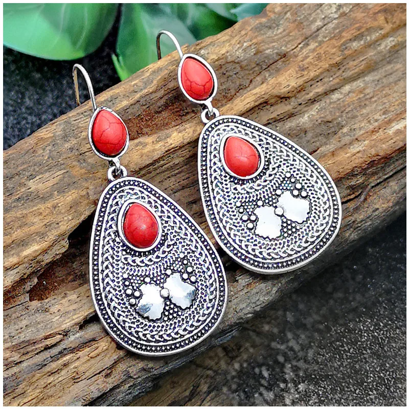 

2023 New Vintage Silver Oval Earrings Inlaid with Red Female Metal Pendant Ears European and American Style Party Jewelry