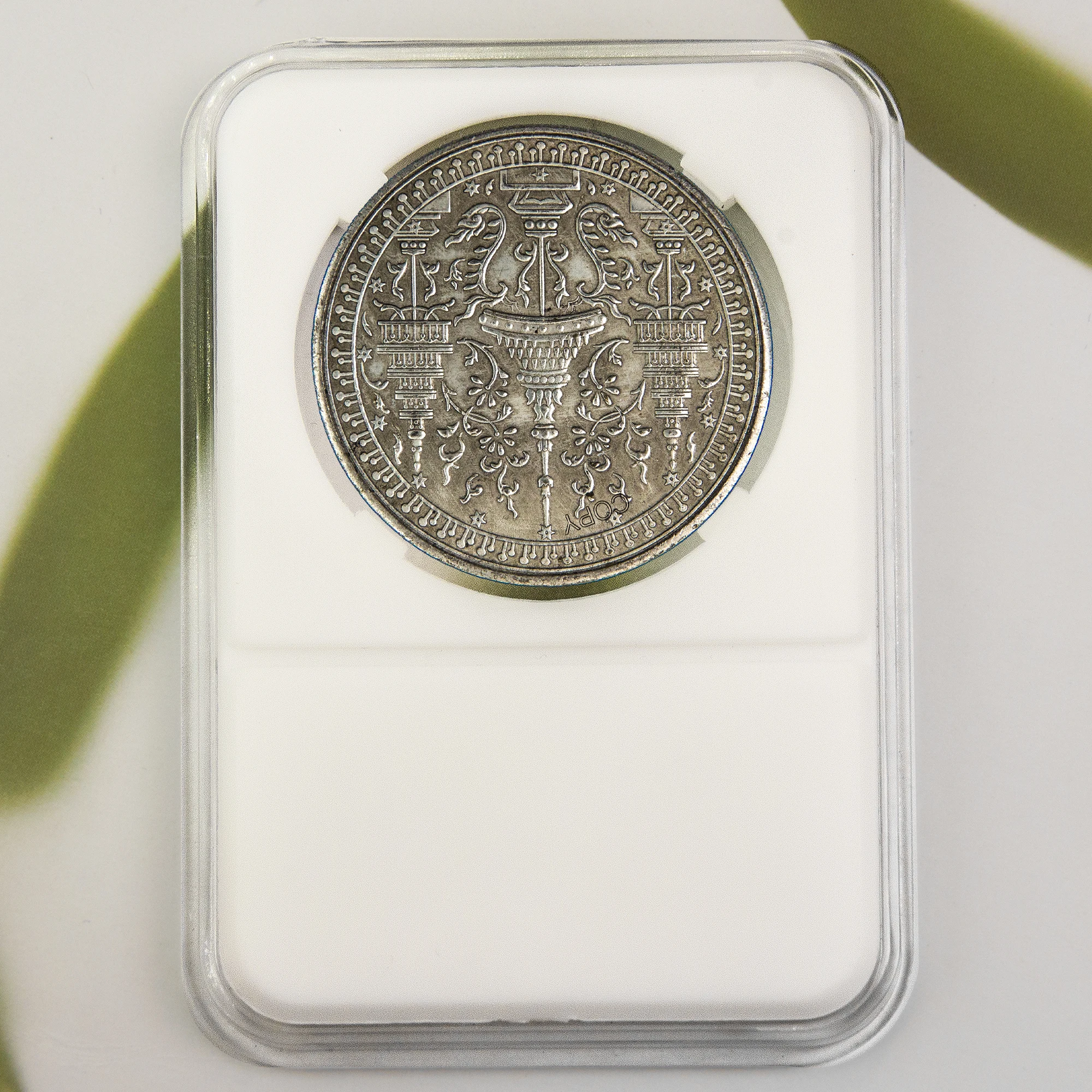 Тайская посеребренная памятная монета слоны тайские храмы религиозные символы