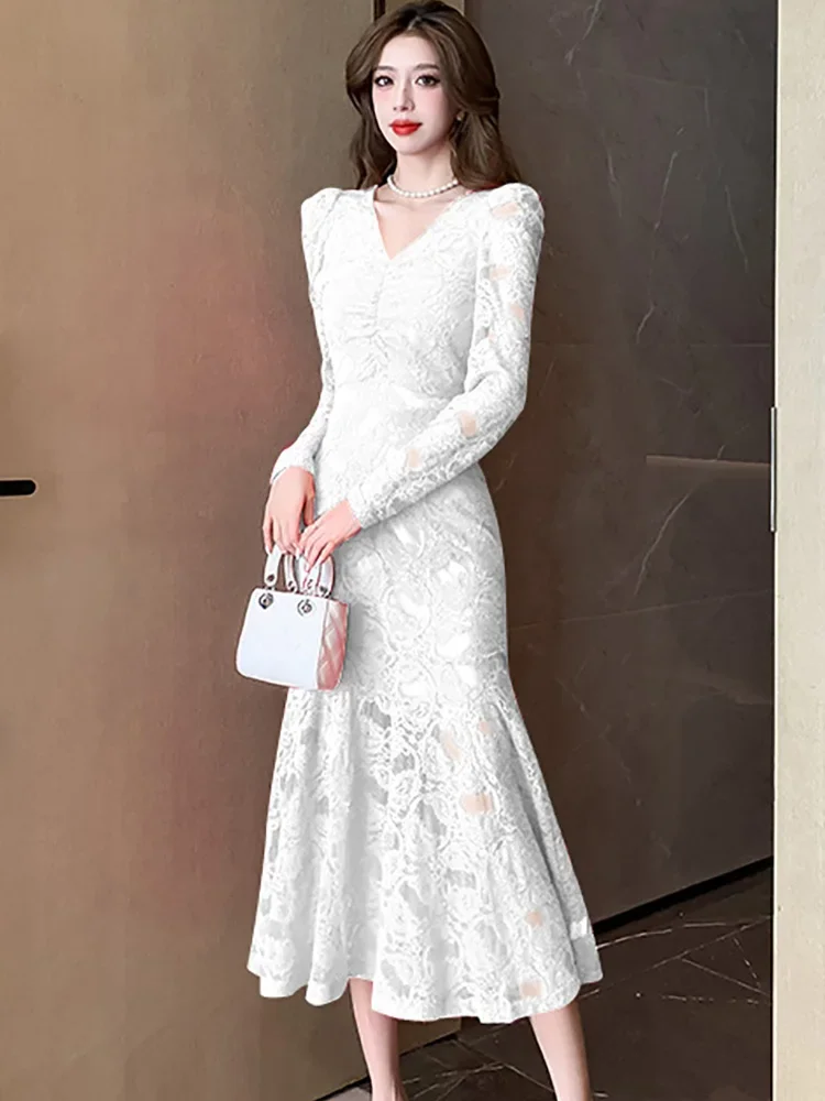 Белое кружевное платье с v-образным вырезом и длинными рукавами женское