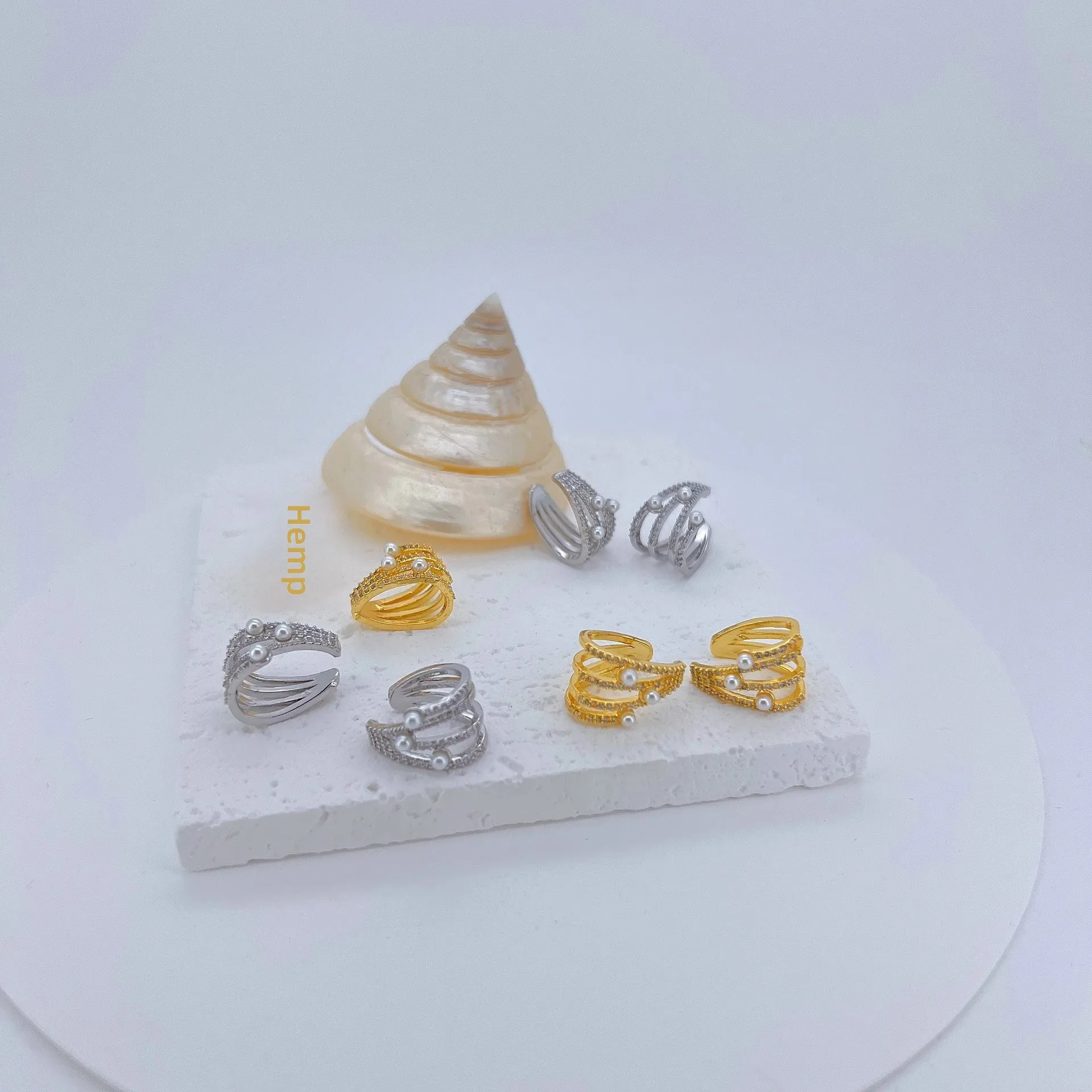 Элегантные серьги-клипсы с медным жемчугом и инкрустацией из циркония для женщин