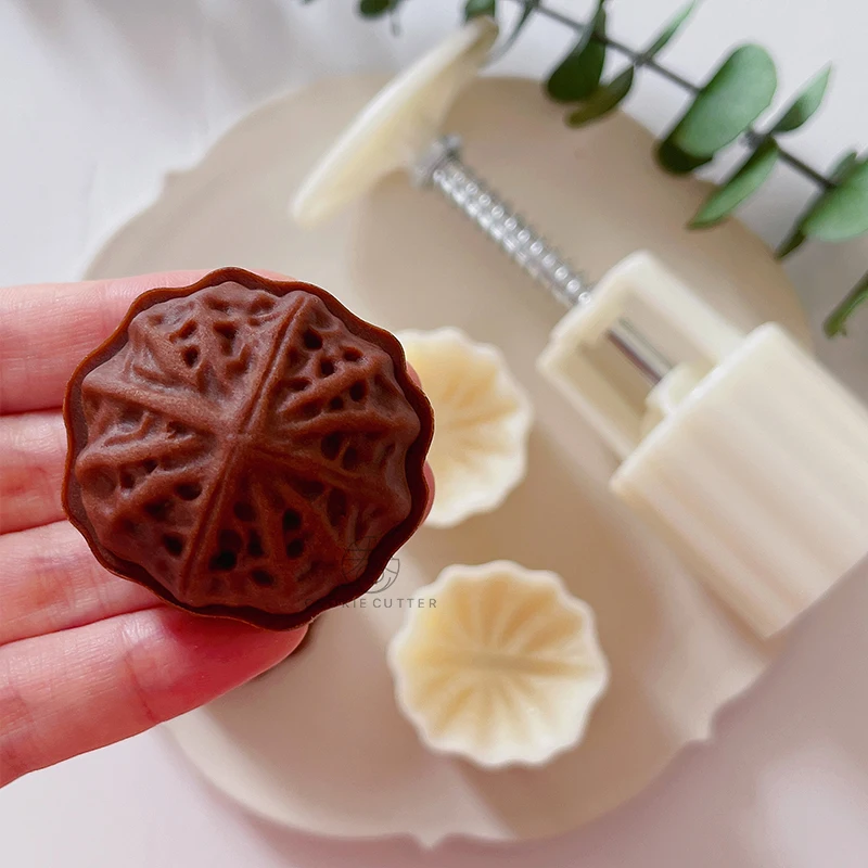 

50g Walnut Mooncake Hand Press Mould Chinese Dim Sum Baking Mould Pastry Dessert Moon Cake Mold Bakeware for Mid-Autumn Festival
