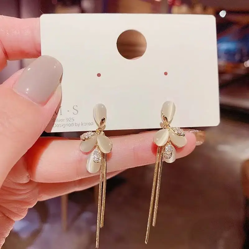 

2022 Light Luxury Gold Inlaid Flower Cat's Eye Tassel Earrings For Women Cold Temperament Thin Face Korean Fashion Jewelry Gifts