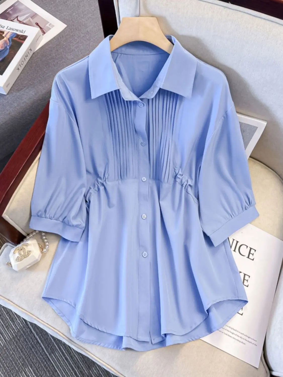 Рисунок 3 - Однотонные женские строгие рубашки 2023