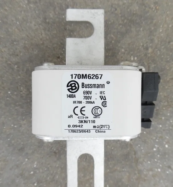 

Предохранители: Bussmann 170M6117 1400A 690V / 170M6267 1400A 690V aR