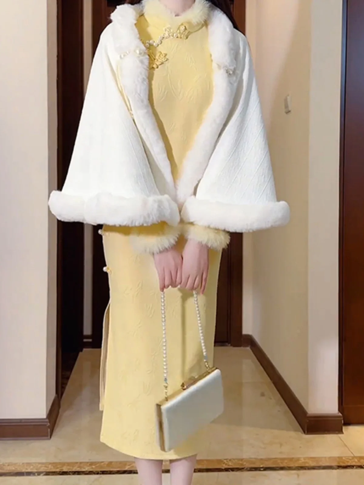 2024 новое китайское улучшенное желто-белое и красивое темпераментное платье для