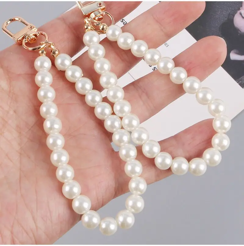 

2022 Retro Pearl KeyChains Women Keyring Car Keychain Bag Backpack Decor Chains Lanyards Hand Strap Charms Airpods Case