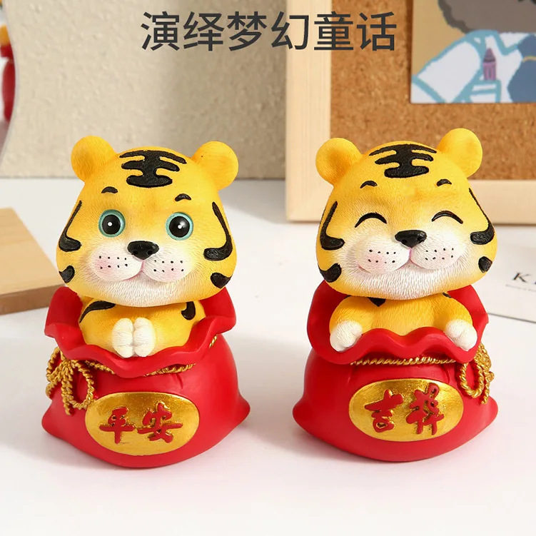 

New shaking head money bag tiger living room bedroom TV cabinet decoration car interior decoration baking accessories