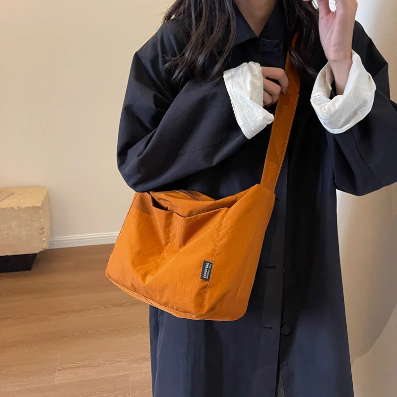 Простая и универсальная водонепроницаемая нейлоновая повседневная сумка на