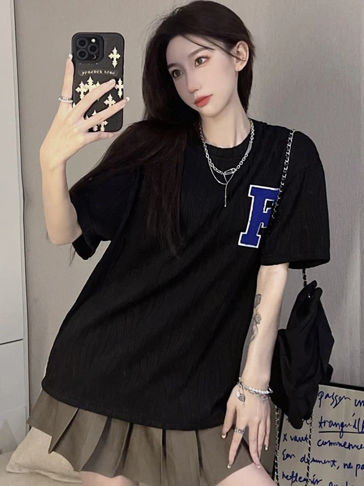 

Повседневная Свободная футболка в стиле Харадзюку, женская летняя футболка с вышивкой и надписью, женская одежда, черные и белые топы, уличн...