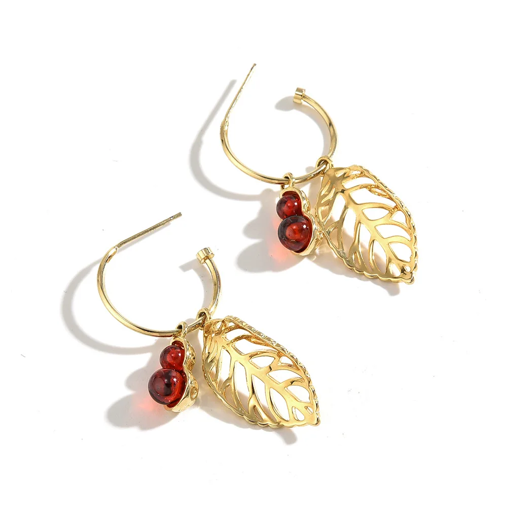 

Gold Leaf Garnet Gourd EarBuckle