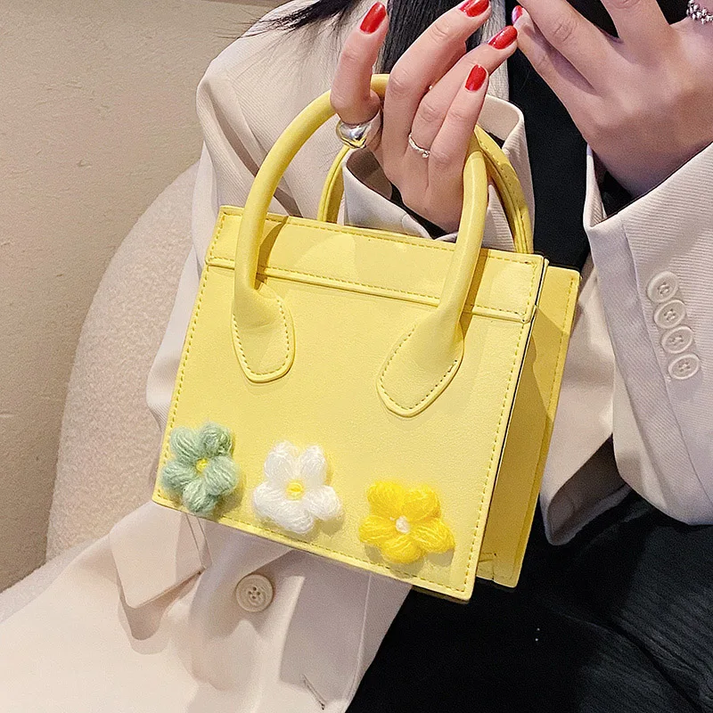 

2022 Luxury Designer Women Applique Decoration Flower Handbag Prom Clutch Shoulder Bag Lady PU Leather Green Yellow White Totes
