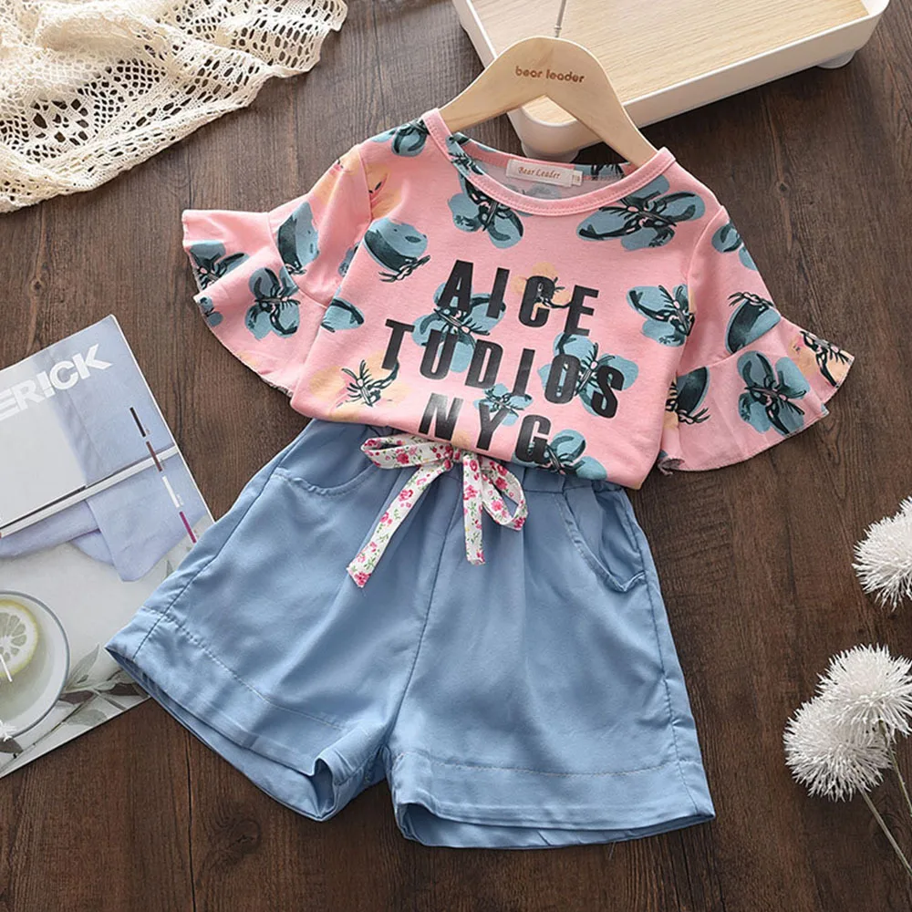 

Летние комплекты одежды для девочек, топ с принтом бабочки и короткие брюки, детские костюмы из 2 предметов, детская одежда