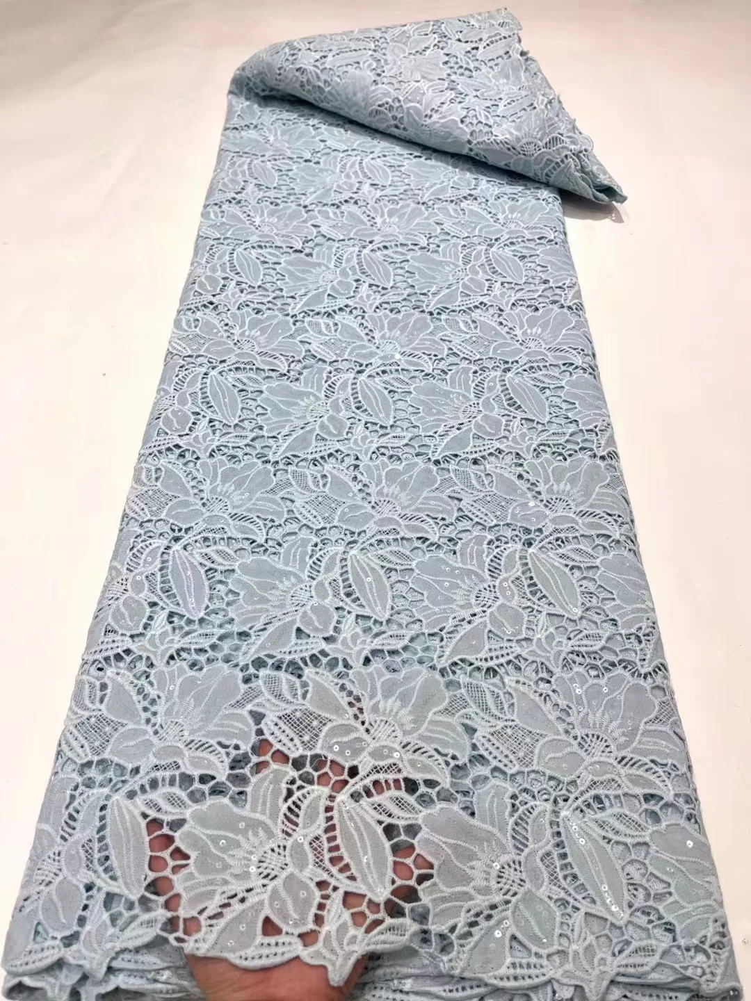 Рисунок 5 - Африканская кружевная ткань из гипюра с блестками